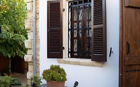 Apanemia Inn House