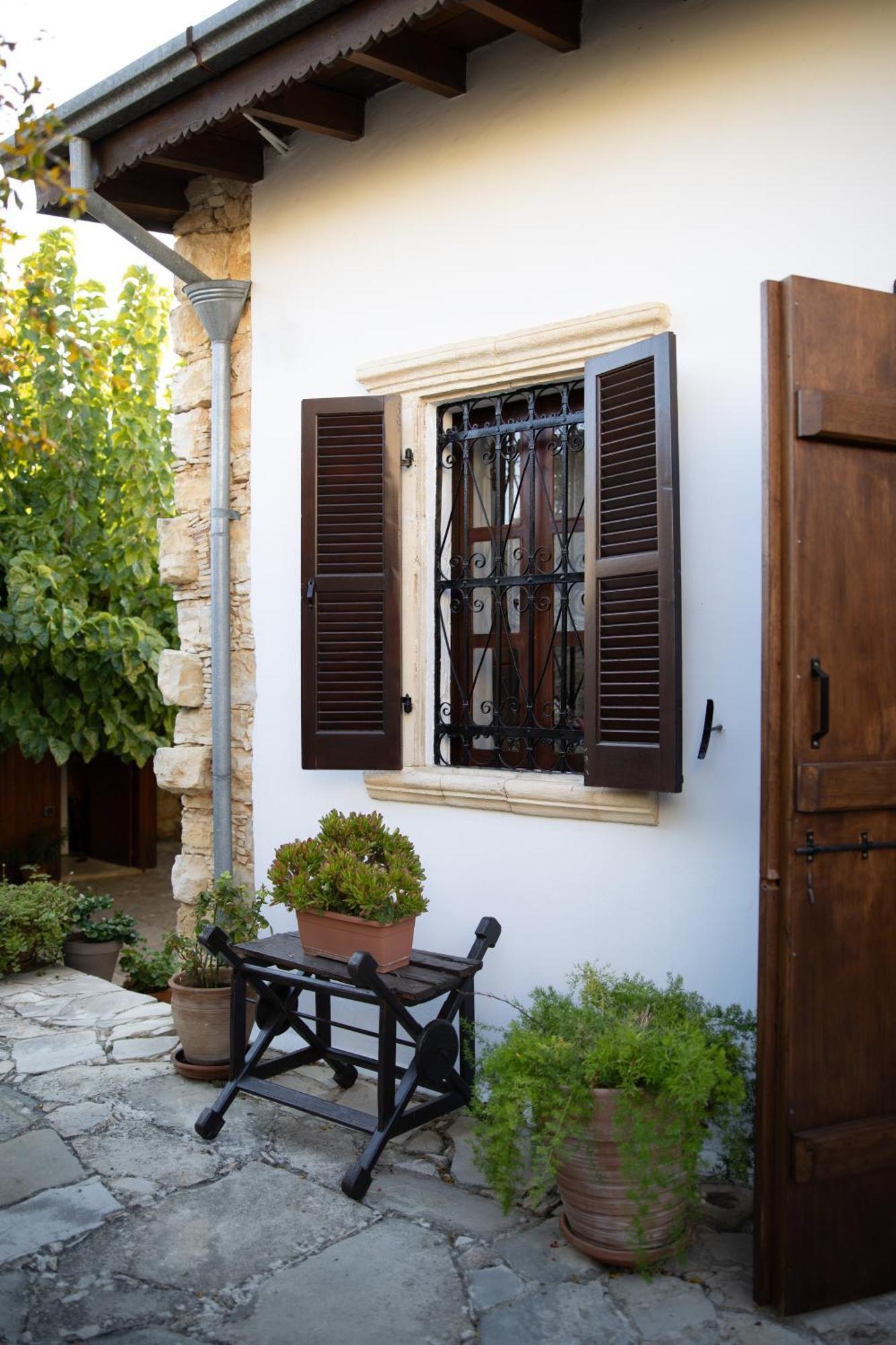 Apanemia Inn House Lofou Exterior photo