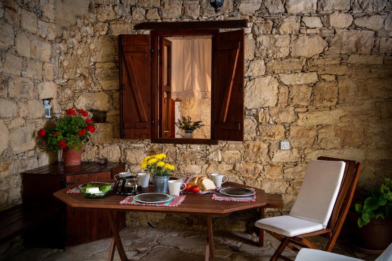Apanemia Inn House Lofou Exterior photo
