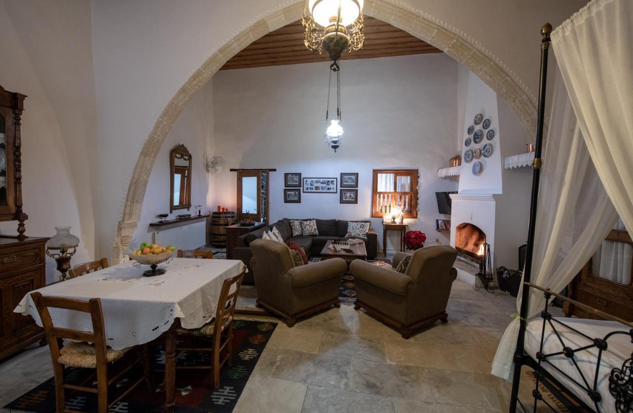 Apanemia Inn House Lofou Exterior photo